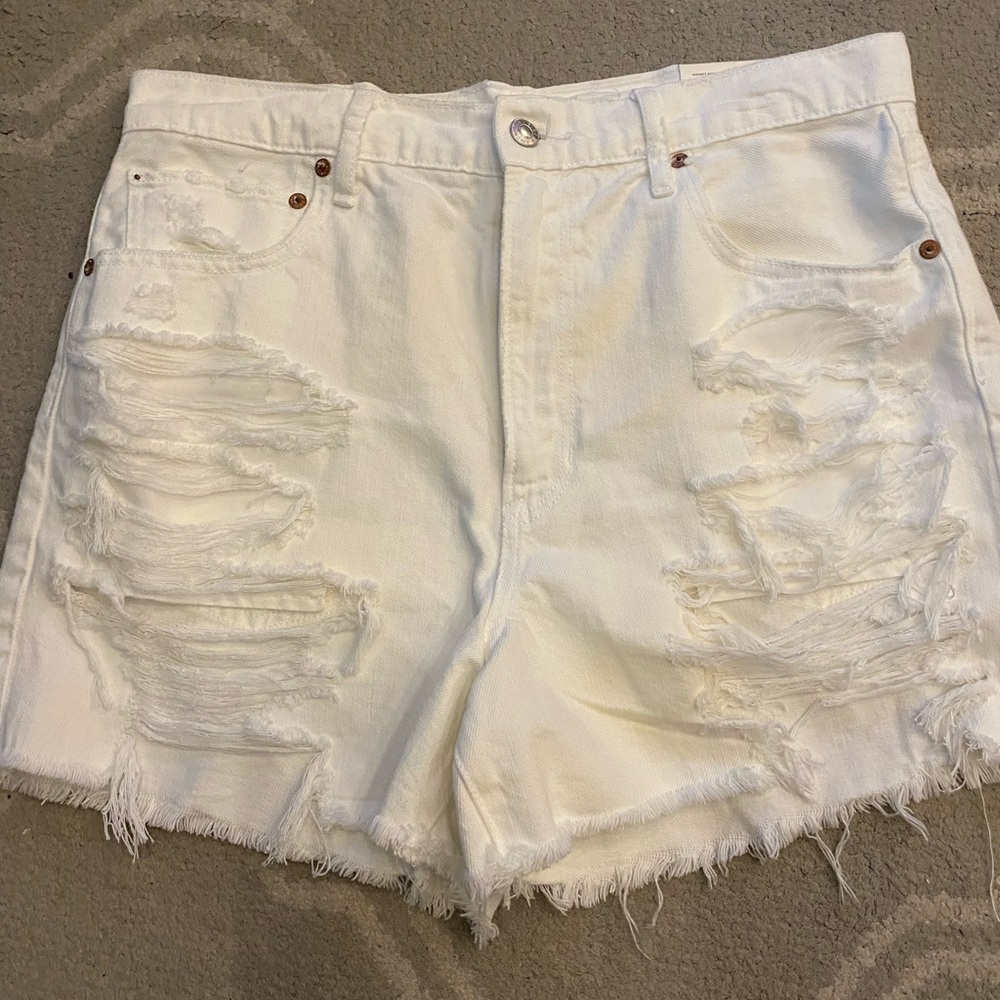 NWT American Eagle White Distressed Highest Waist’90s Boyfriend Shorts Size 12